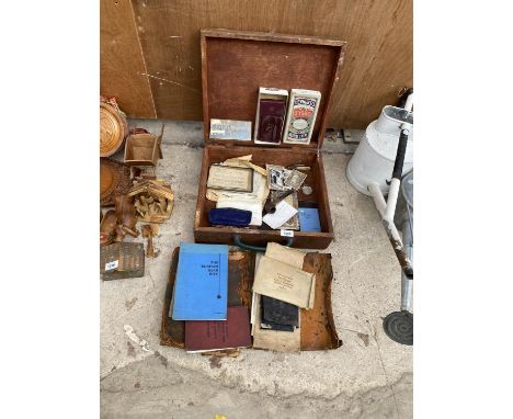 AN ASSORTMENT OF VINTAGE ITEMS TO INCLUDE A CARRY CASE, PIPE, AND MILITARY CORRESPONDANCE 