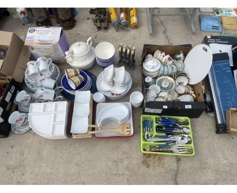 A LARGE QUANTITY OF CERAMIC WARE TO INCLUDE TRIOS, FLAT WARE AND SOUP KETTLE ETC 
