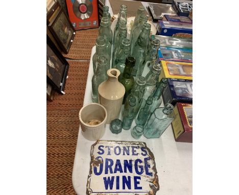 A COLLECTION OF VINTAGE GLASS BOTTLES, STONEWARE JARS AND A SMALL ENAMEL 'STONE'S ORANGE WINE' SIGN 20CM X 15CM 