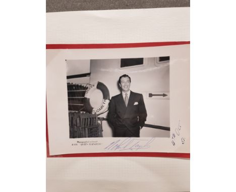ROBERT TAYLOR 1911-1969 AMERICAN ACTOR MARRIED TO BARBARA STANWICK SIGNED VINTAGE PHOTO TAKEN ON BOARD R.M.S QUEEN ELIZABETH 