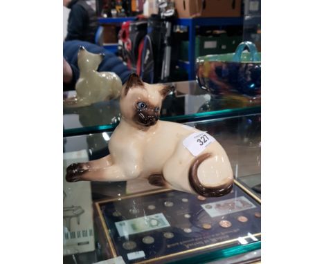 VINTAGE BESWICK SIAMESE CAT ORNAMENT