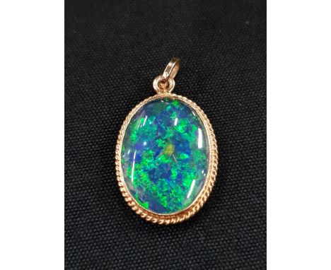 9CT GOLD AND OPAL PENDANT 