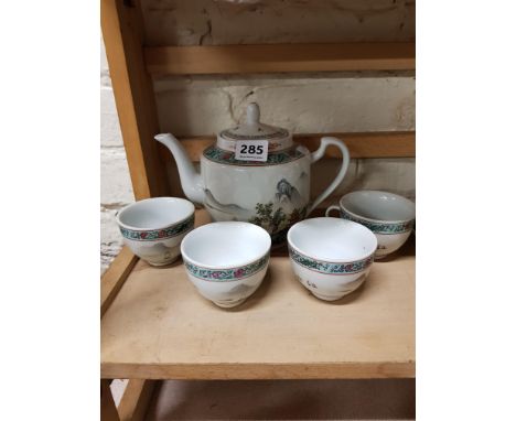 CHINESE TEAPOT AND 4 CUPS 