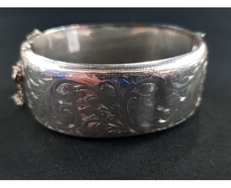 LARGE VINTAGE HALLMARKED SILVER BANGLE