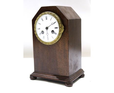 Early 20th century oak cased mantel clock, circular enamelled Roman chapter ring, 15cm wide  