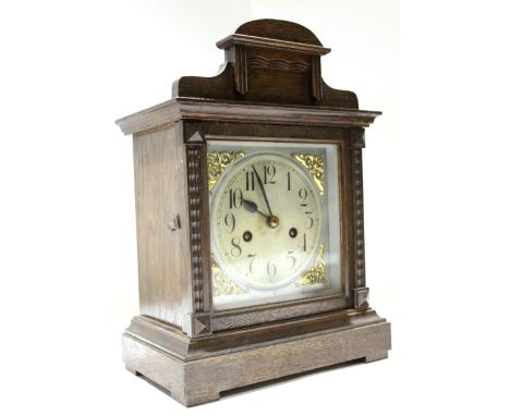 Early 20th century oak cased mantel clock, 25cm wide  