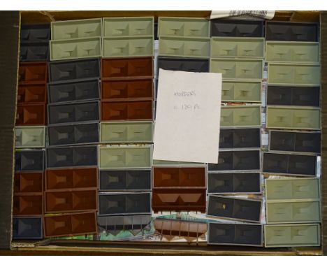 OO Gauge Model Railways: A large tray of WRENN Hopper wagon bodies in various colours - circa 120 pieces as lotted - VG