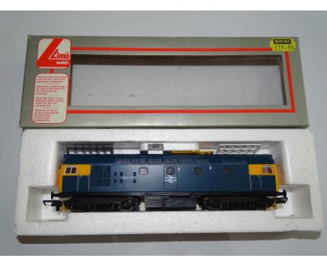 OO Gauge Model Railways: A LIMA Class 26 Diesel locomotive in BR blue livery numbered 26027 - VG in G box