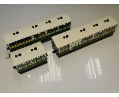 SM32 Scale Model Railways: A group of 3 kit/scratch built coaches - finished to a good standard in green/white livery - G/VG 