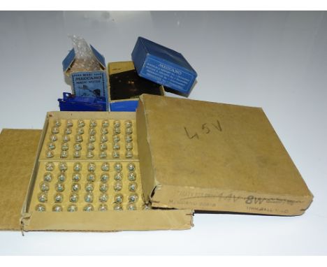 OO Gauge Model Railways: A mixed lot containing 2 MECCANO clockwork motors and a trade box of MECCANO bulbs (99 - one missing