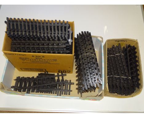 G Scale Model Railways: A large tray and box of BACHMANN Big Haulers plastic track - G unboxed