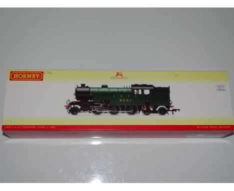 OO Gauge Model Railways: A HORNBY R2912 Thompson L1 class steam tank locomotive in LNER light green livery - numbered 9001 - 