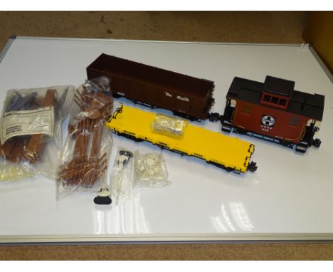 G Scale Model Railways: A group of BACHMANN Big Haulers wagons and accessory packs as lotted - VG unboxed (3 wagons plus acce