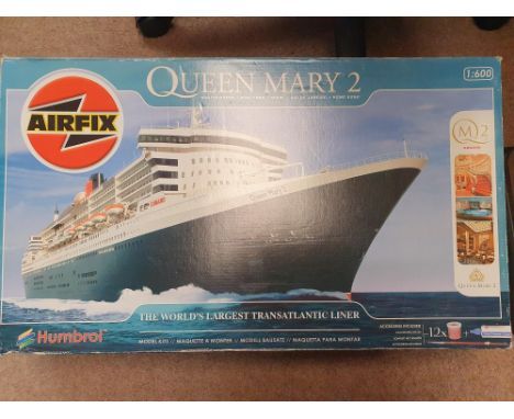 An AIRFIX 1:600 Scale kit of 'The Queen Mary 2' Trans-Atlantic Liner - appears complete and unbuilt - VG in G box