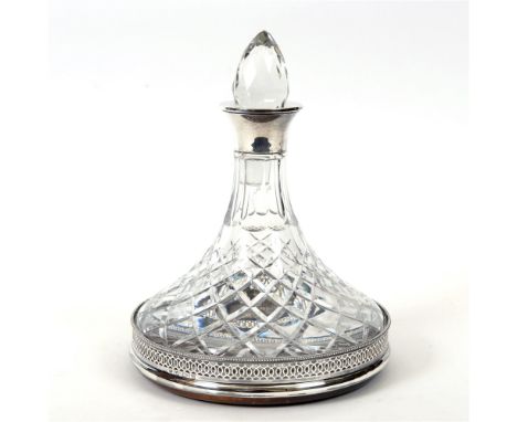 A SILVER AND WOOD COASTER FOR A SILVER MOUNTED GLASS SHIPS DECANTER Birmingham 1979, the coaster 19.5cm diameter. Please note