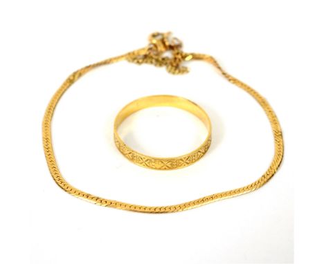 A BRACELET  stamped '750', with a ring, indistinctly marked, 3.6g gross.