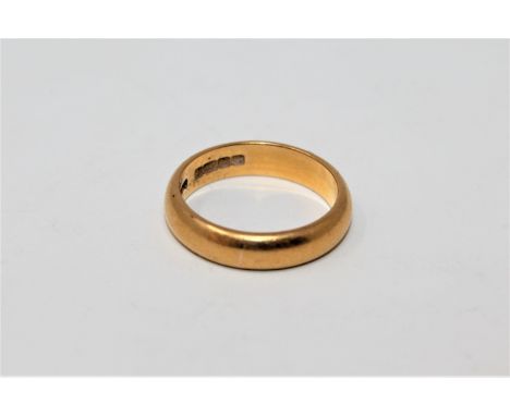 A 22ct gold band ring CONDITION REPORT: 6.4g