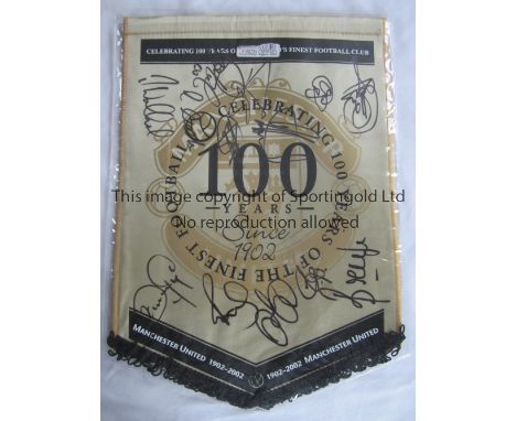 MANCHESTER UNITED / 2002 AUTOGRAPHED PENNANT     Official 16" pennant in plastic cover celebration 100 Years of Manchester Un