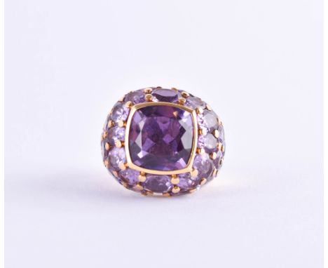 Mimi Milano Cocktail RingGold, RG-WG 750/000, besetzt mit Amethysten, RG ca. 59, Gesamtgewicht ca. 39 g.