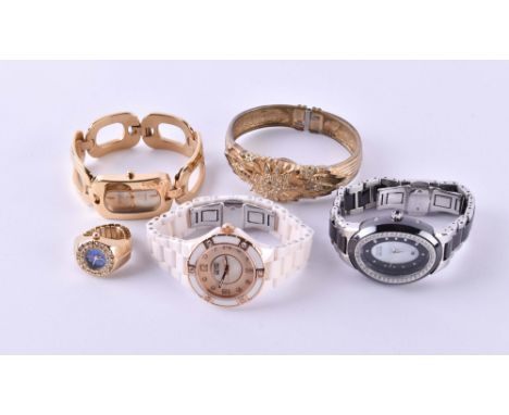 Konvolut Uhren5 Stück, dabei eine Ring-Uhr, verschiedene Marken und Modelle
