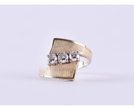 Brillant-RingGG 585/000, mit 3 Brillanten besetzt zus. ca. 0,30 ct, RG ca. 57 , Gesamtgewicht ca. 5,3 g