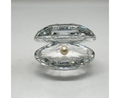 Part of the Aquatics World collection, facetted clear crystal open shell with a pearl inside. Swarovski backstamp. 014389. Th