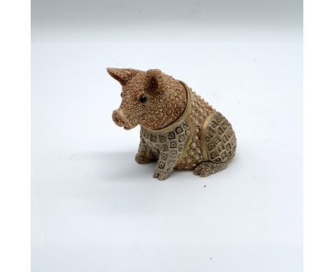 This beautiful pig trinket box figurine is part of the Harmony Kingdom Tapestry Collection based on the rich textures and dec