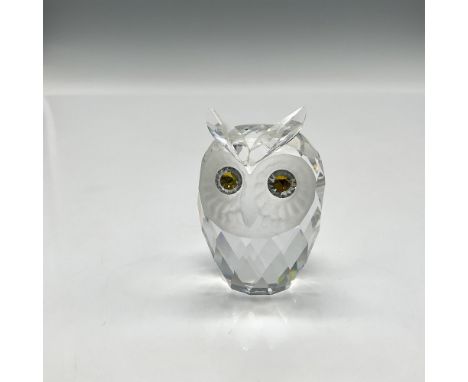 This curved, faceted crystal figure is part of the Woodland Friends collection. His round yellow amber eyes that sparkle is s