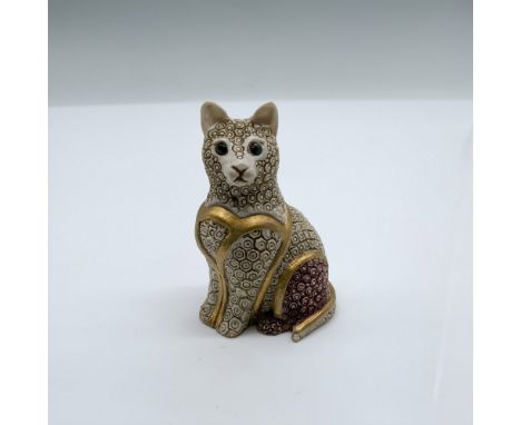 This beautiful cat trinket box figurine is part of the Harmony Kingdom Tapestry Collection based on the rich textures and dec
