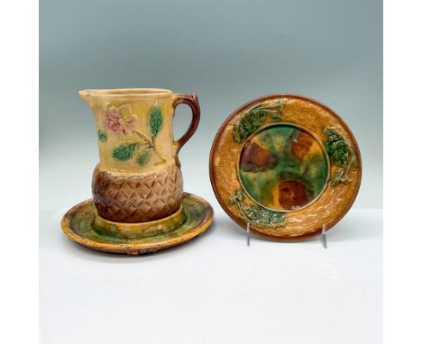 In a brown and yellow glaze in a leaf motif. A small GSH 6.75-inch round plate, a 7.25-inch round tray to hold a small pitche