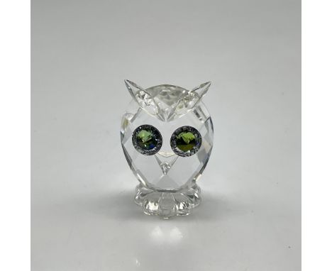 Retired figure is part of the Feathered Beauties theme group. Faceted clear crystal owl has Citron crystal eyes and a small f