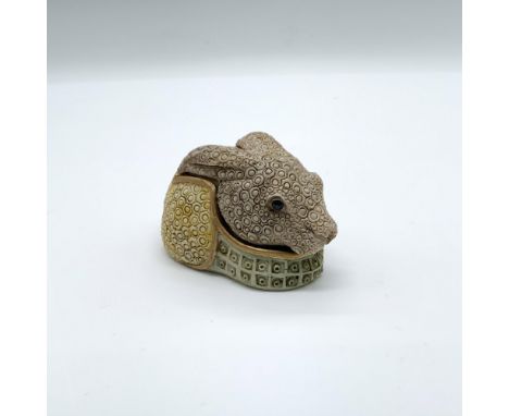 This beautiful bunny rabbit trinket box figurine is part of the Harmony Kingdom Tapestry Collection based on the rich texture