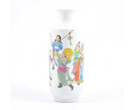 Chinese polychrome bottle vase, decorated with figures in a procession, four-character seal mark, 19.5cm.