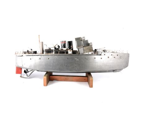 Live steam powered fighting warship, fitted with an horizontal boiler and small engine side, made in the early 20th Century, 