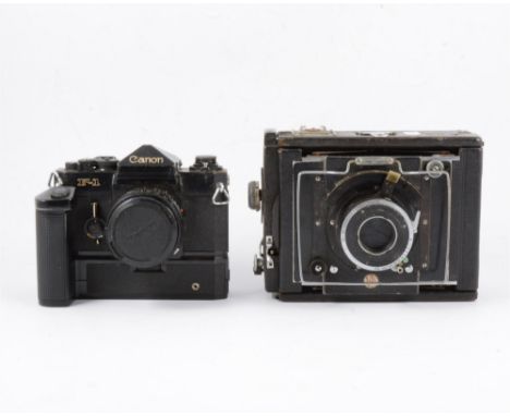 A collection of cameras, a press camera, Canon, Zorko etc (7).