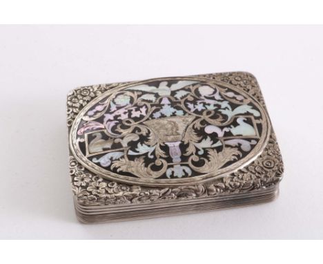 A LATE GEORGE III RECTANGULAR SNUFF BOX with reeded sides, the cover inset with an inlaid tortoiseshell &amp; mother of pearl