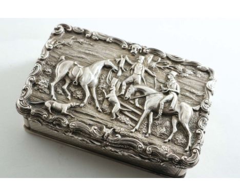 A GEORGE IV RECTANGULAR SNUFF BOX with engine-turned decoration and a gilt interior, the cover cast with a successful fox hun