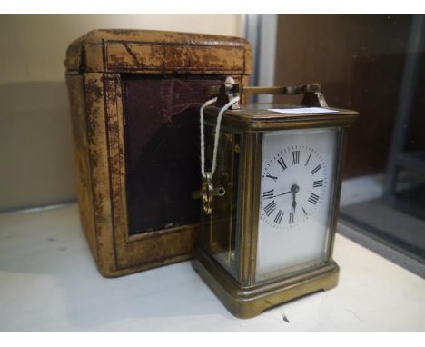 French late 19th century brass-cased carriage clock, the white enamel dial with Roman numerals, in its original fitted leathe