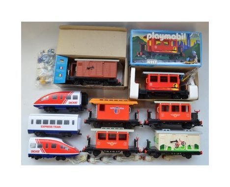 Collection of Playmobil train wagons incl. 2 boxed: item no 4111 with colour damaged roof and 4117, contents as new and both 