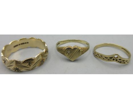 9ct yellow gold ring with shaped border and engraved design, stamped 375, size Q, 9ct yellow gold wishbone ring, stamped 375,