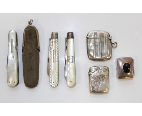 Victorian silver fruit knife with mother of pearl handle with engraved cartouche by Thomas Marples, Birmingham 1886, Victoria