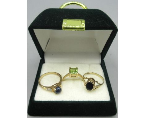 9ct yellow gold ring set with a deep blue cabochon sapphire with white sapphires set on the band either side, stamped 375, si