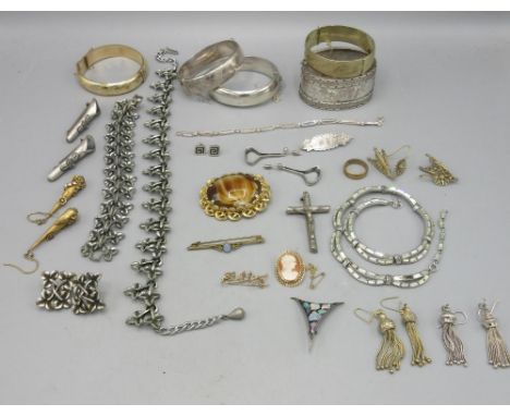 Collection of silver jewellery including three hallmarked bangles with engraved floral designs, a silver gilded bangle, a sil