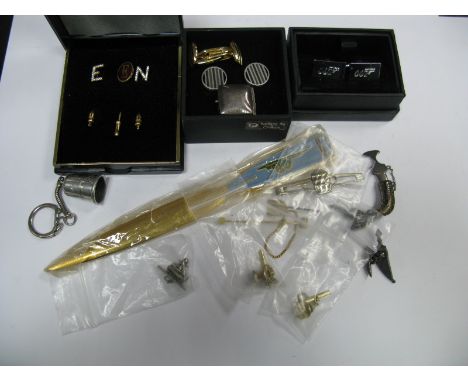 A Pair of Gent's Dagger style Cufflinks, with matching dagger tie slide, a miniature rectangular pill box, stamped "925", fur