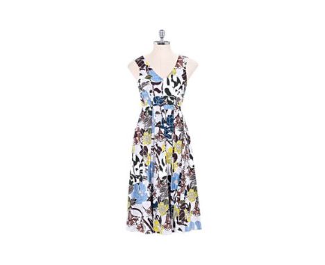 A MARNI FLORAL PRINT SLEEVELESS DRESS Comprising a sleeveless floral print dress with pleated detailing and back zipper.
Size