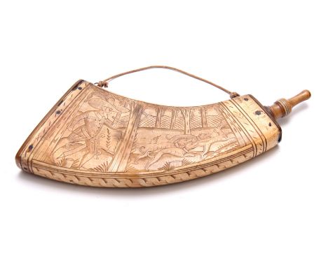 AN EARLY 17th CENTURY GERMAN FLATTENED HORN POWDER FLASK having a finely engraved woodland hunting scene with a huntsman foll