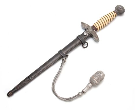 A WW2 GERMAN NAZI LUFTWAFFE DAGGER having a wire-bound bakelite handle with a swastika pommel and tapered double-edged steel 