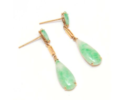 A PAIR OF 14CT MOUNTED JADE PENDANT DROP EARRINGS 3.75cm overall