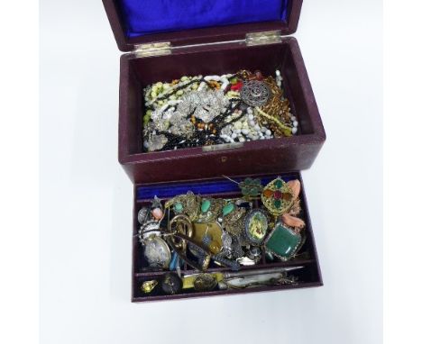 Leather jewellery box containing a quantity of vintage and later costume jewellery, to include a pink ribbon with rings, broo