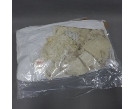 Collection of antique and vintage lace trims, etc (a lot) 